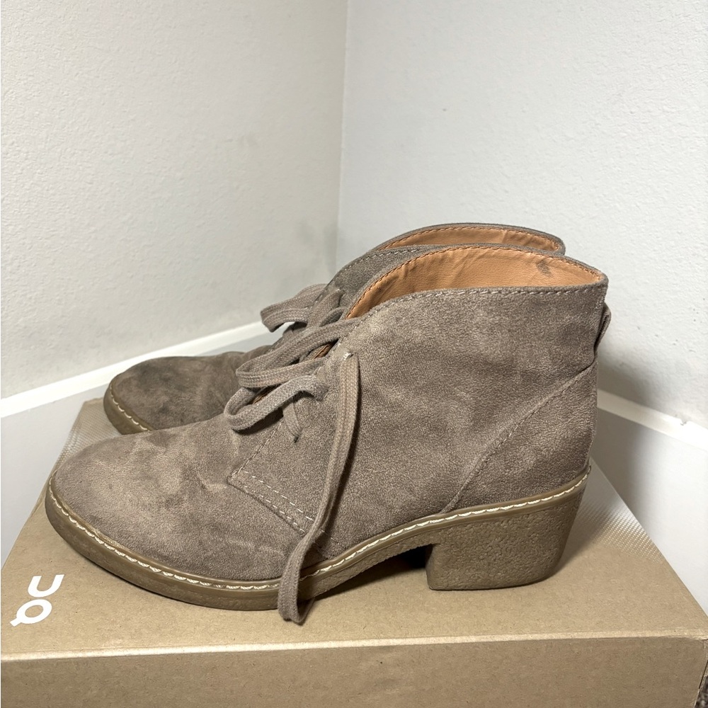 Women’s short heel ankle boots - Women’s size 8